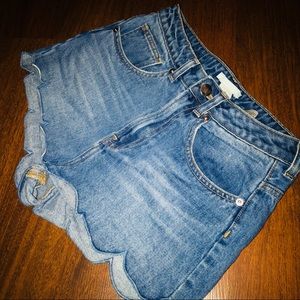 H&M Scalloped short
